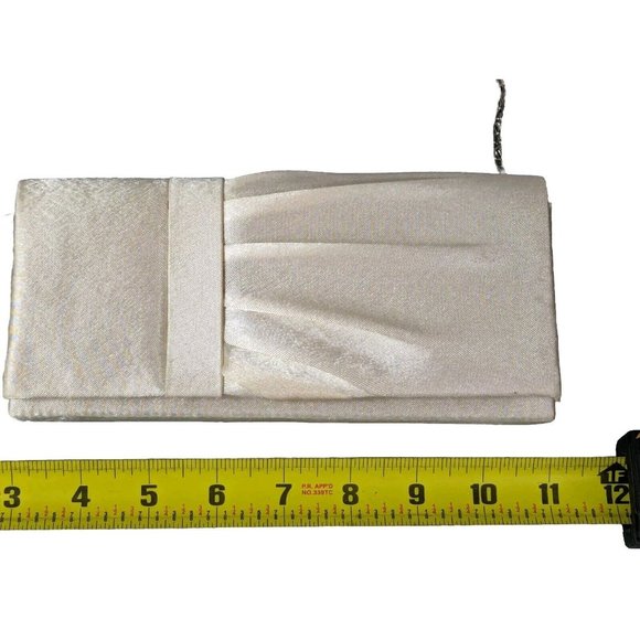 Charming Charlie‎ Cream Quilted Purse Clutch Wristlet Silver Chain Shoulder New - Picture 3 of 9